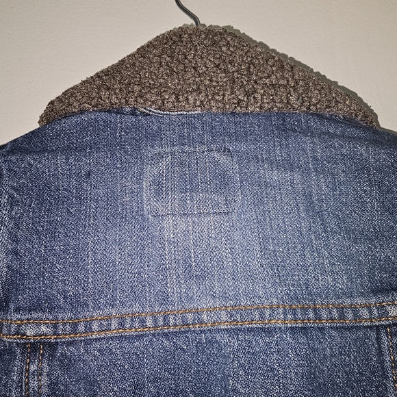 Levi's | (18 mos) | Vintage Jean Jacket/Denim Trucker Jacket with Sherpa Collar - Picture 9 of 11